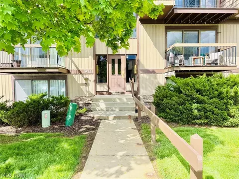 9731 Sunrise Blvd #M31, North Royalton, OH 44133
