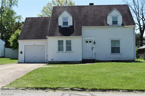 327 Hetrick Dr, Galion, OH 44833