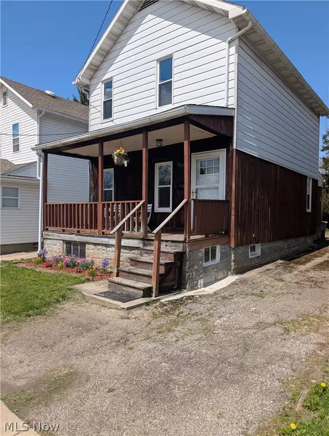 Exterior - 909 E 16th St, Ashtabula, OH 44004 photo 2 of 4