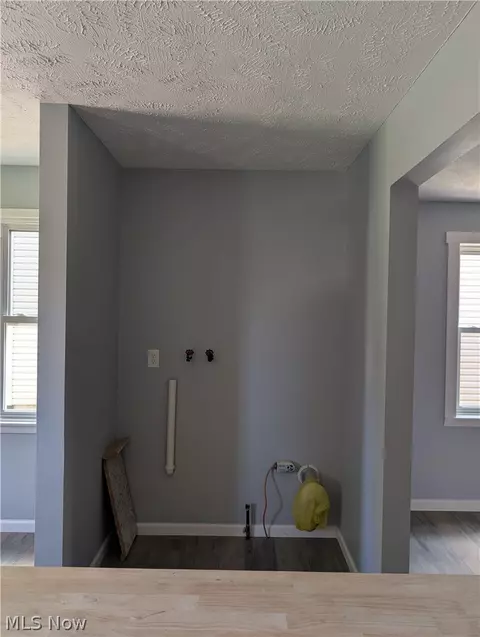 Entry Way - 909 E 16th St, Ashtabula, OH 44004 photo 1 of 1