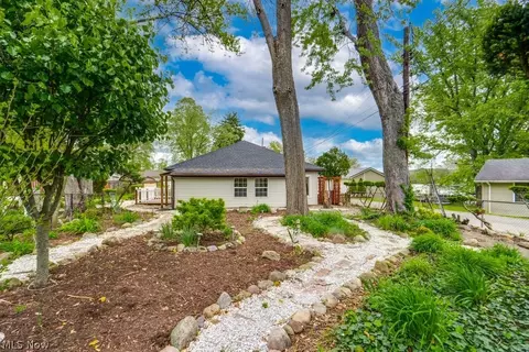 4944 Coleman Dr, New Franklin, OH 44319