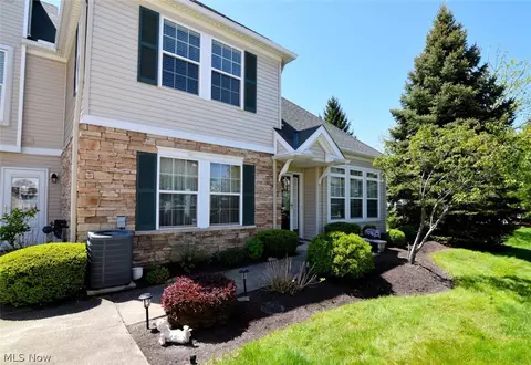 362 E Legend Ct #B, Highland Heights, OH 44143