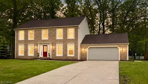 32169 Hickory Ln, Avon Lake, OH 44012