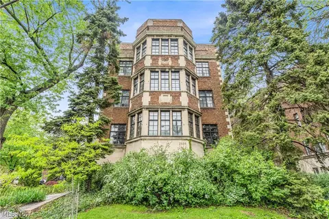 2511 Overlook Rd, Cleveland Heights, OH 44106