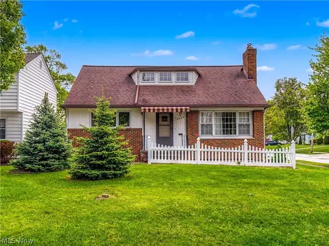 7393 Nethersole Dr, Middleburg Heights, OH 44130