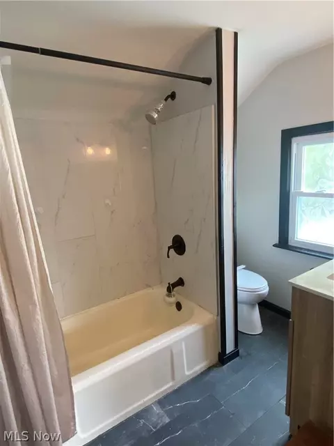 Bath - 355 E Dresden Ave, Akron, OH 44301 photo 2 of 2