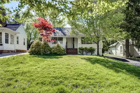 1548 Biltmore Rd, Lyndhurst, OH 44124