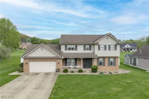 2161 Denise Dr NE, New Philadelphia, OH 44663
