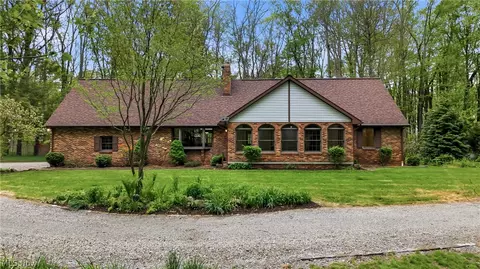13689 Beard Rd, New Springfield, OH 44443