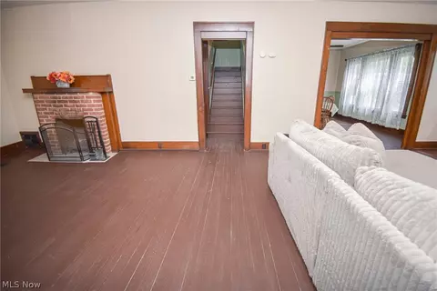 Entry Way - 112 Prospect St, Lodi, OH 44254 photo 1 of 8