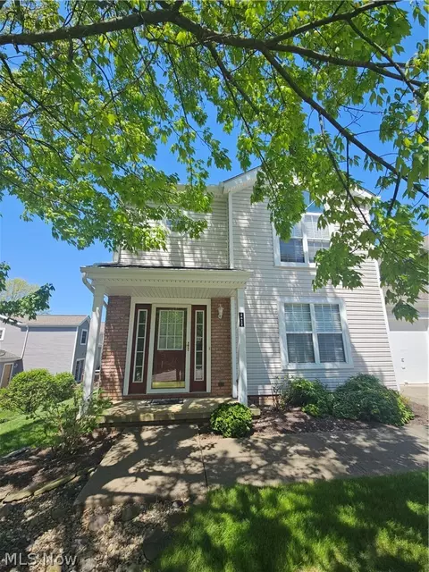 8622 Deerfield Cir, Macedonia, OH 44056