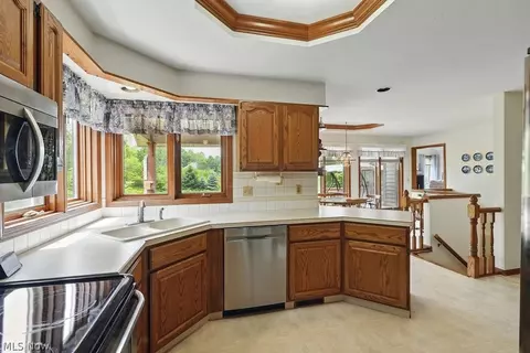 Kitchen - 2800 Worrell Rd, Willoughby Hills, OH 44094 photo 1 of 5