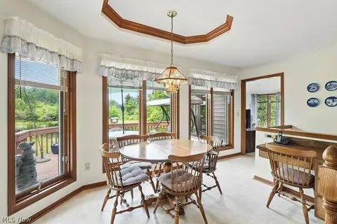 Dining - 2800 Worrell Rd, Willoughby Hills, OH 44094 photo 4 of 6