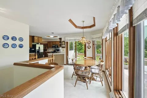 Dining - 2800 Worrell Rd, Willoughby Hills, OH 44094 photo 5 of 6