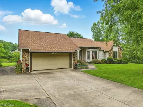 Exterior - 2800 Worrell Rd, Willoughby Hills, OH 44094 photo 1 of 3