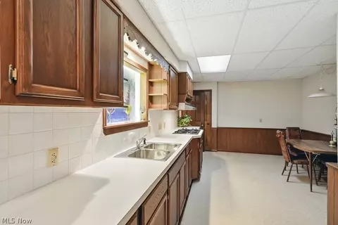 Kitchen - 2800 Worrell Rd, Willoughby Hills, OH 44094 photo 4 of 5