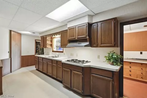 Kitchen - 2800 Worrell Rd, Willoughby Hills, OH 44094 photo 5 of 5