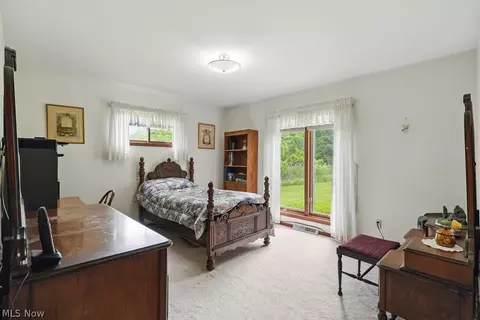 Bedroom - 2800 Worrell Rd, Willoughby Hills, OH 44094 photo 4 of 5