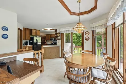 Dining - 2800 Worrell Rd, Willoughby Hills, OH 44094 photo 3 of 6