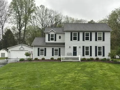149 Mapleview Ct, New Middletown, OH 44442
