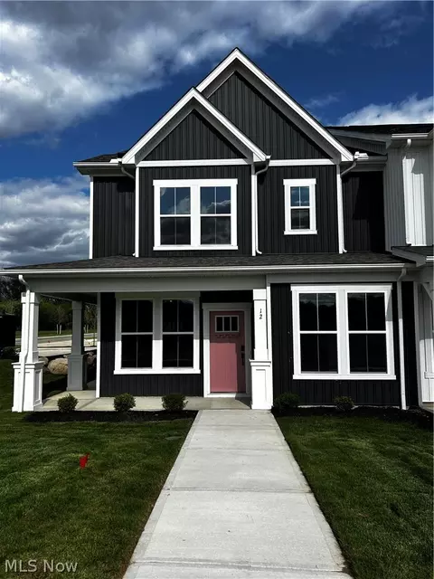 12 Paige Ln, Hudson, OH 44236
