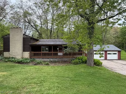6425 Wall St, Ravenna, OH 44266