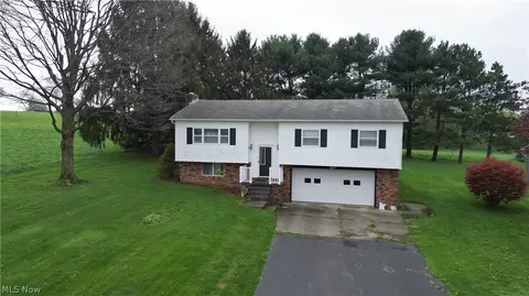 4446 S Carr Rd, Apple Creek, OH 44606