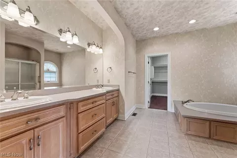 Bath - 2595 Augusta Dr SE, Massillon, OH 44646 photo 1 of 4