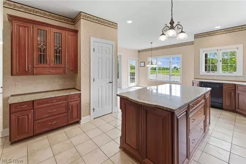 Kitchen - 2595 Augusta Dr SE, Massillon, OH 44646 photo 4 of 5