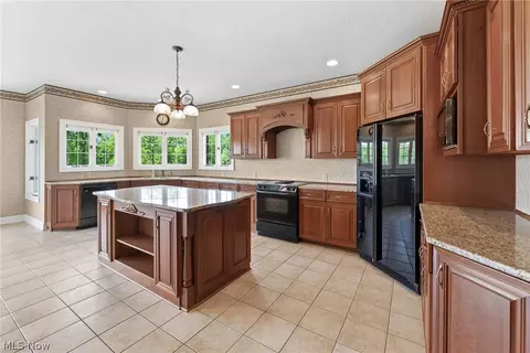 Kitchen - 2595 Augusta Dr SE, Massillon, OH 44646 photo 2 of 5