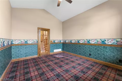 Entry Way - 2595 Augusta Dr SE, Massillon, OH 44646 photo 4 of 6