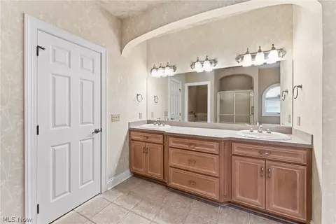 Bath - 2595 Augusta Dr SE, Massillon, OH 44646 photo 2 of 4