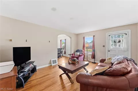 Living - 123 Lafayette St, Elyria, OH 44035 photo 2 of 2