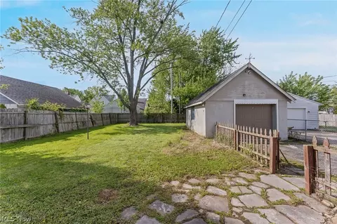 Exterior - 123 Lafayette St, Elyria, OH 44035 photo 6 of 6