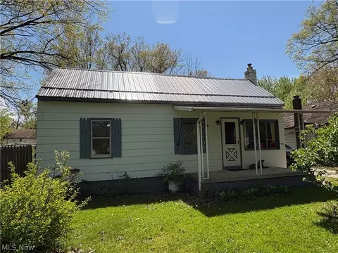 1520 E 27th St, Ashtabula, OH 44004