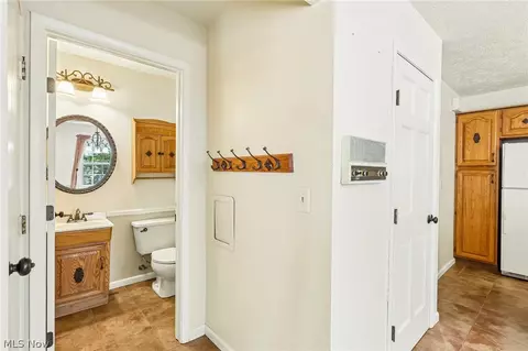 337 Wolf Ave, Wadsworth, OH 44281 photo 16