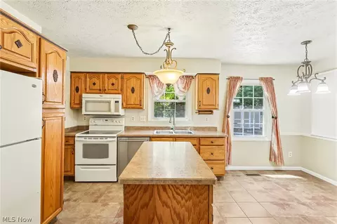 337 Wolf Ave, Wadsworth, OH 44281 photo 4