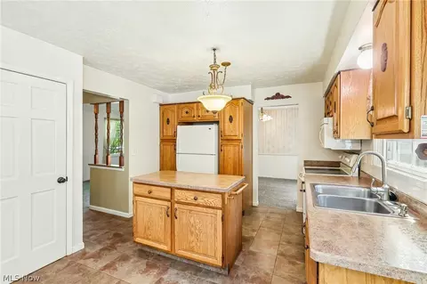 337 Wolf Ave, Wadsworth, OH 44281 photo 5