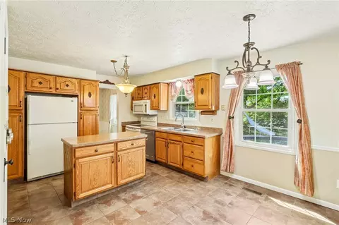 337 Wolf Ave, Wadsworth, OH 44281 photo 6
