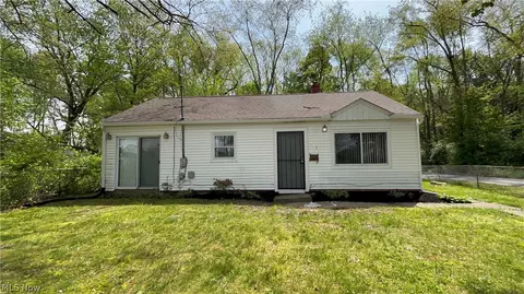 1179 Yukon Ave, Akron, OH 44320