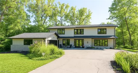 28750 S Woodland Rd, Pepper Pike, OH 44124