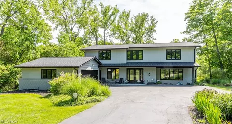 28750 S Woodland Rd, Pepper Pike, OH 44124
