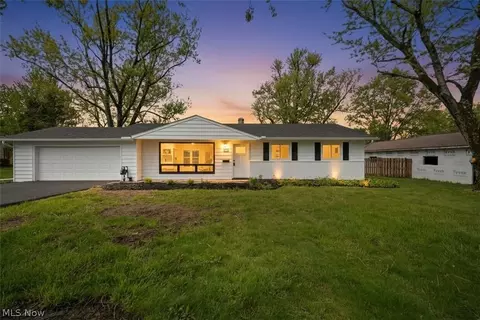 8454 Royalhaven Dr, North Royalton, OH 44133