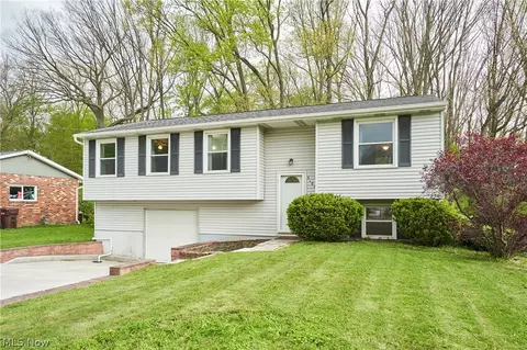 5165 Fawn Dr, New Franklin, OH 44319