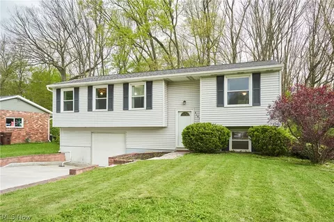 5165 Fawn Dr, New Franklin, OH 44319