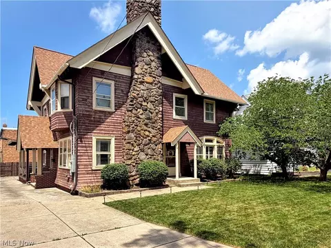 13540 Elbur Ln, Lakewood, OH 44107