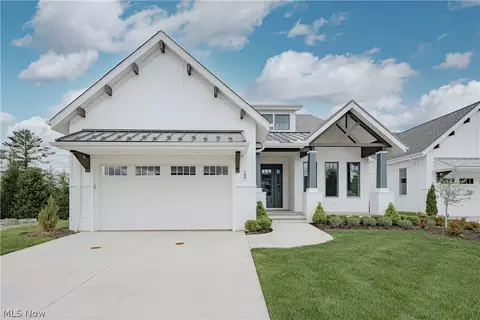 22 Bridgeport Way, Mayfield Heights, OH 44124
