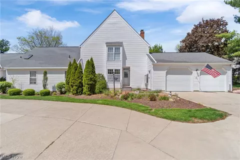 31 Ironwood Dr, Westfield Center, OH 44251
