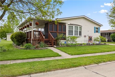 78 Periwinkle Dr, Olmsted Twp, OH 44138