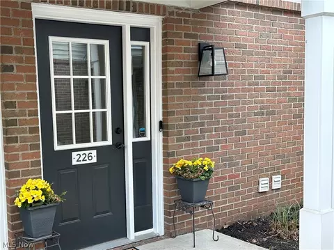 3321 Lenox Village Dr #226, Fairlawn, OH 44333